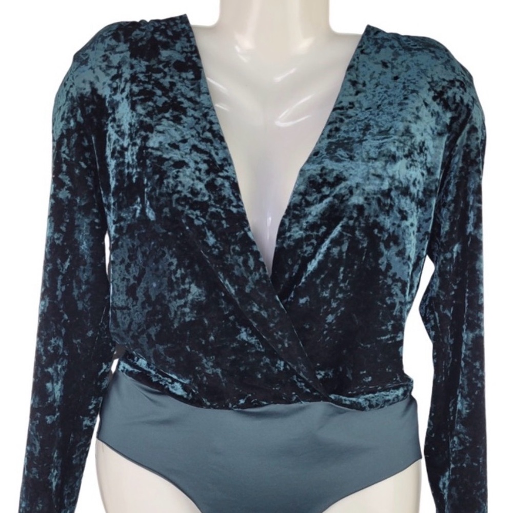 Zara woman’s emerald green velvet bodysuit long sleeve size M